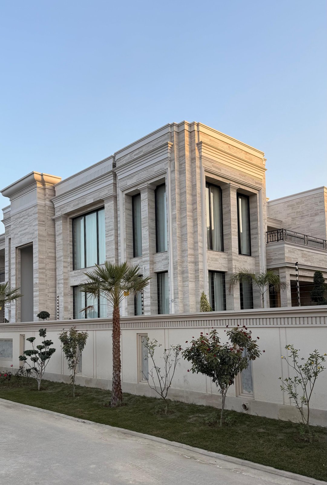 Hassan Tariq Residence image 14